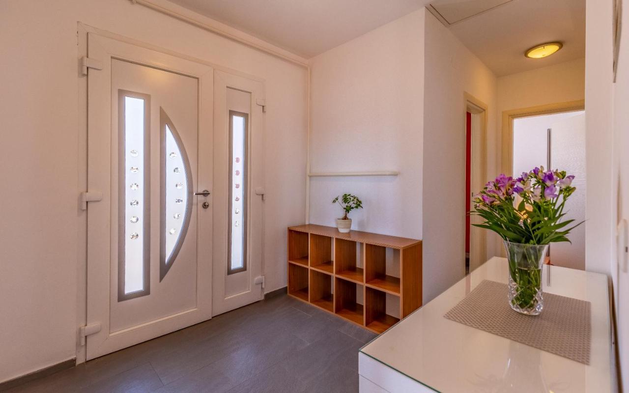 Apartment Green Pula, Family Friendly, Comfortable, Free Parking And Wifi Eksteriør bilde