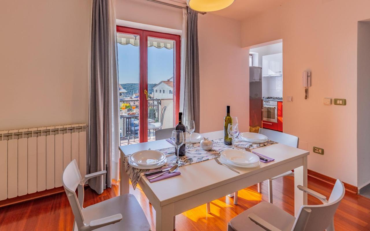 Apartment Green Pula, Family Friendly, Comfortable, Free Parking And Wifi Eksteriør bilde